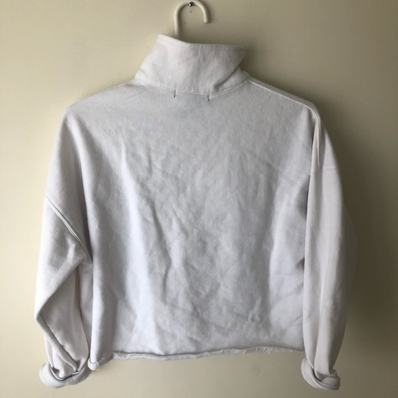 white crop top - Picture 2 of 3